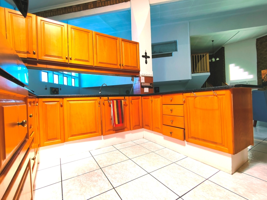 6 Bedroom Property for Sale in The Reeds Gauteng