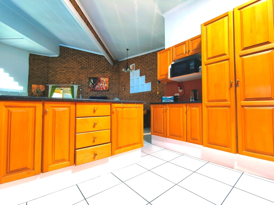 6 Bedroom Property for Sale in The Reeds Gauteng
