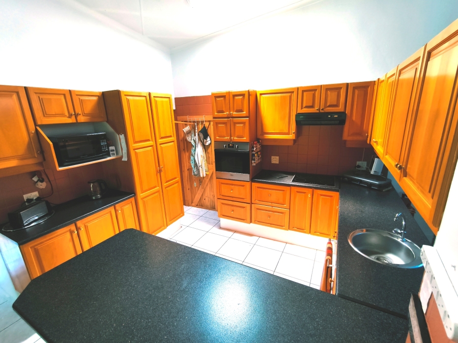 6 Bedroom Property for Sale in The Reeds Gauteng