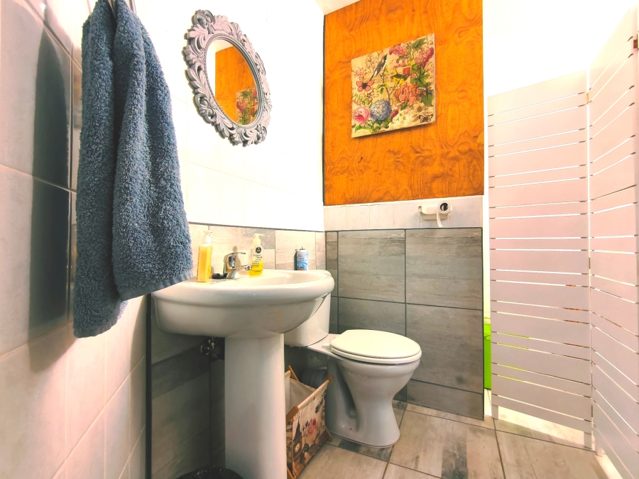 6 Bedroom Property for Sale in The Reeds Gauteng