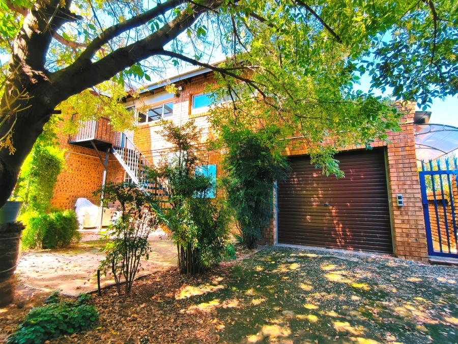 6 Bedroom Property for Sale in The Reeds Gauteng