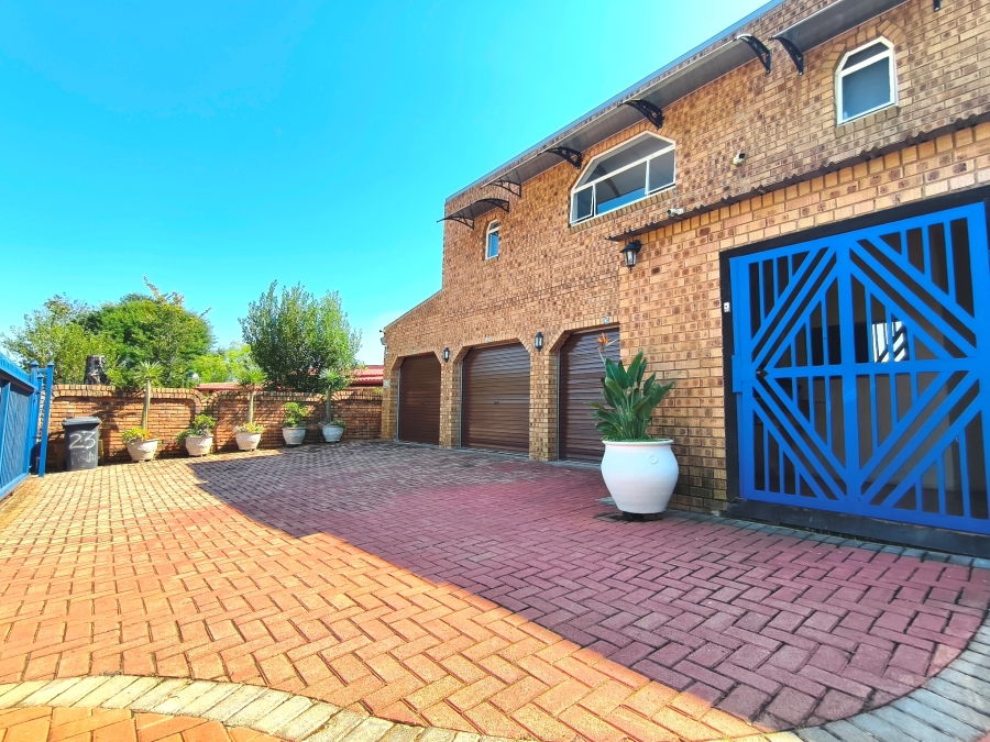 6 Bedroom Property for Sale in The Reeds Gauteng