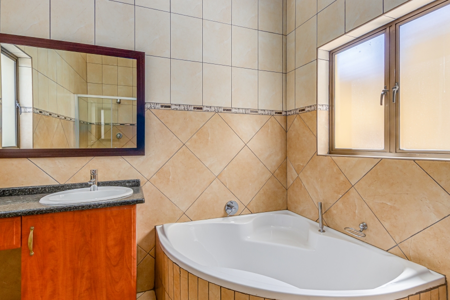 To Let 7 Bedroom Property for Rent in Dainfern Golf Estate Gauteng