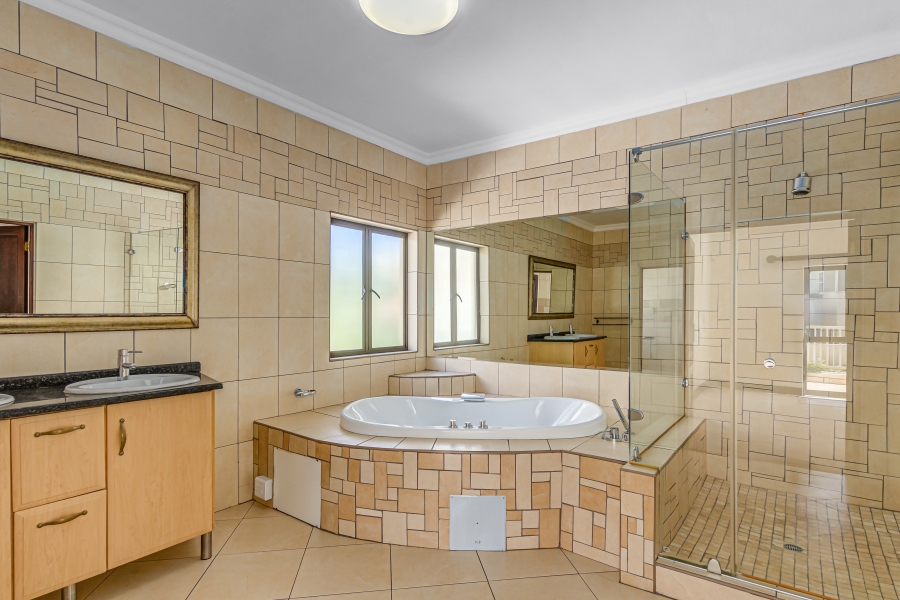 To Let 7 Bedroom Property for Rent in Dainfern Golf Estate Gauteng