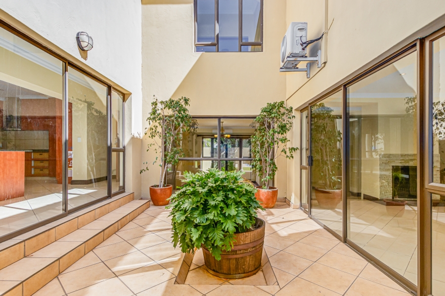 To Let 7 Bedroom Property for Rent in Dainfern Golf Estate Gauteng