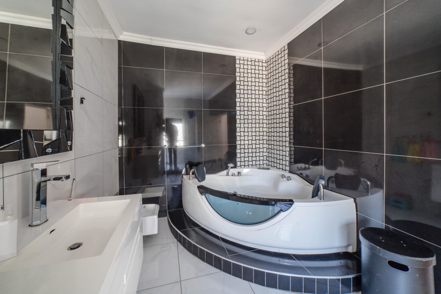 4 Bedroom Property for Sale in Douglasdale Gauteng