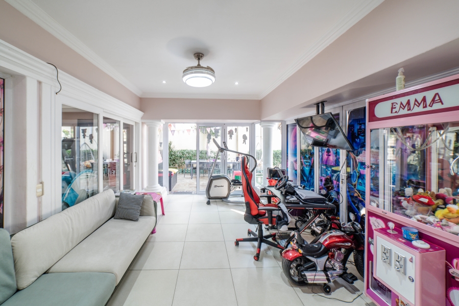 4 Bedroom Property for Sale in Douglasdale Gauteng