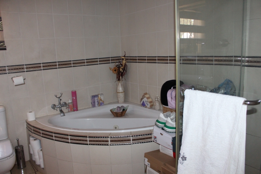 3 Bedroom Property for Sale in Roodepoort North Gauteng