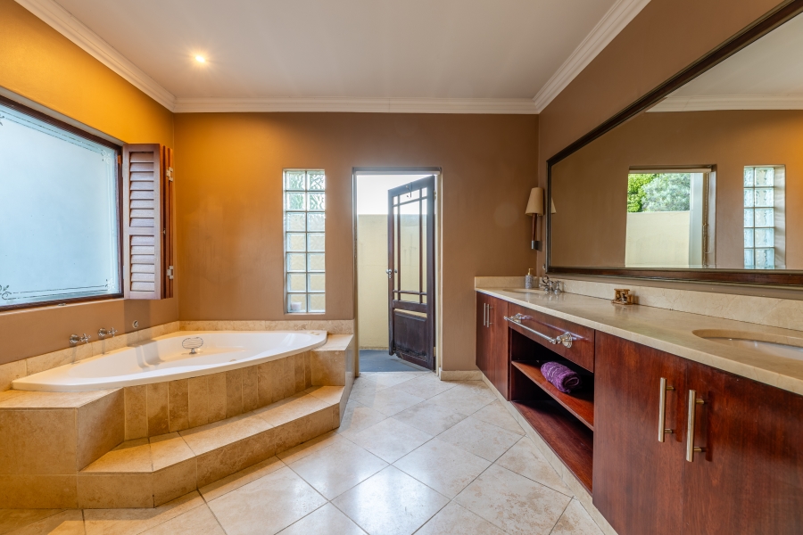 5 Bedroom Property for Sale in Broadacres Gauteng