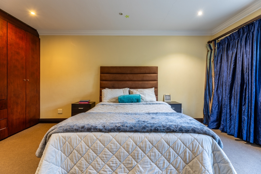 5 Bedroom Property for Sale in Broadacres Gauteng