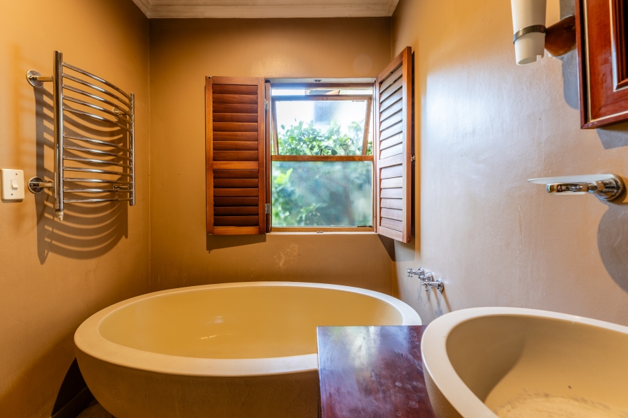 5 Bedroom Property for Sale in Broadacres Gauteng