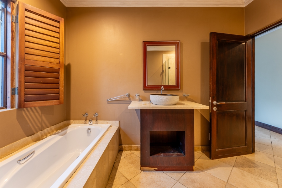 5 Bedroom Property for Sale in Broadacres Gauteng