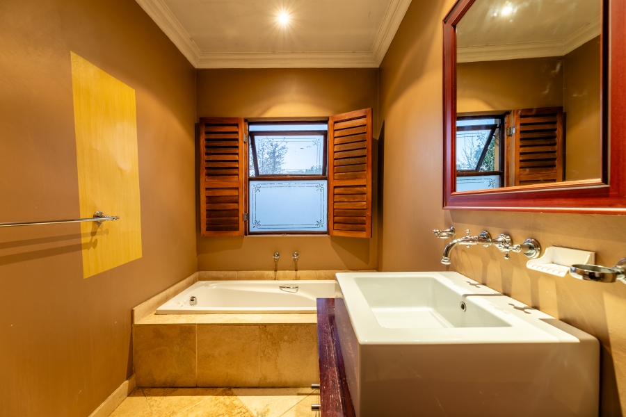 5 Bedroom Property for Sale in Broadacres Gauteng