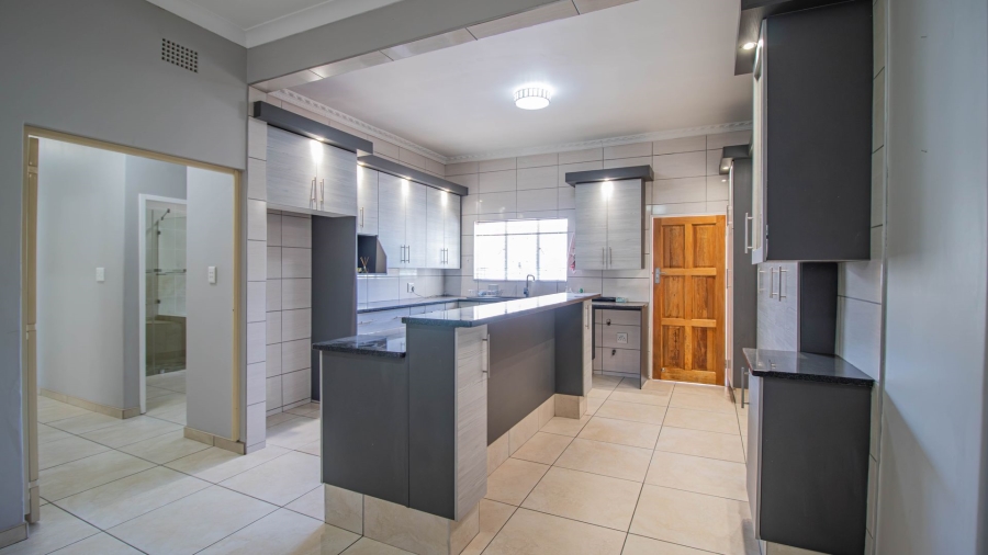 5 Bedroom Property for Sale in Lambton Gauteng