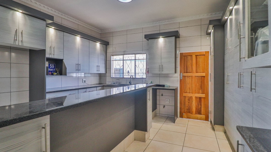 5 Bedroom Property for Sale in Lambton Gauteng