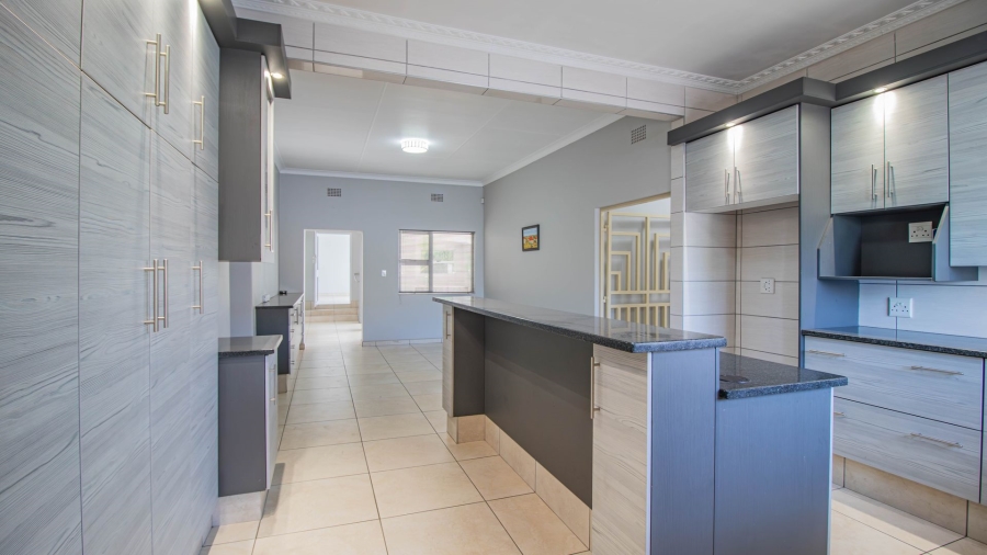5 Bedroom Property for Sale in Lambton Gauteng