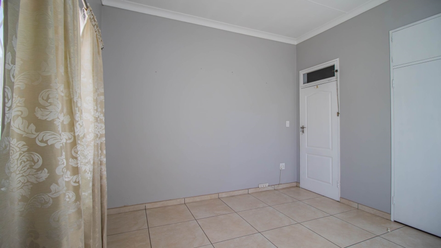 5 Bedroom Property for Sale in Lambton Gauteng