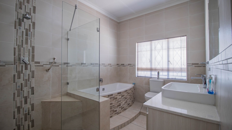5 Bedroom Property for Sale in Lambton Gauteng