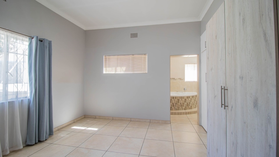 5 Bedroom Property for Sale in Lambton Gauteng