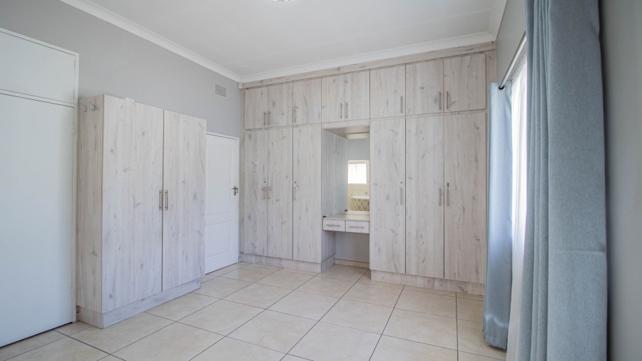 5 Bedroom Property for Sale in Lambton Gauteng