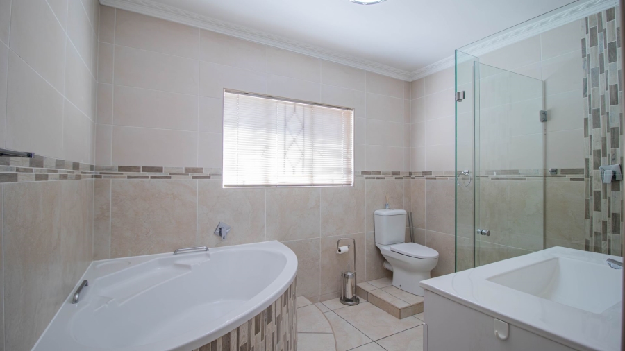 5 Bedroom Property for Sale in Lambton Gauteng