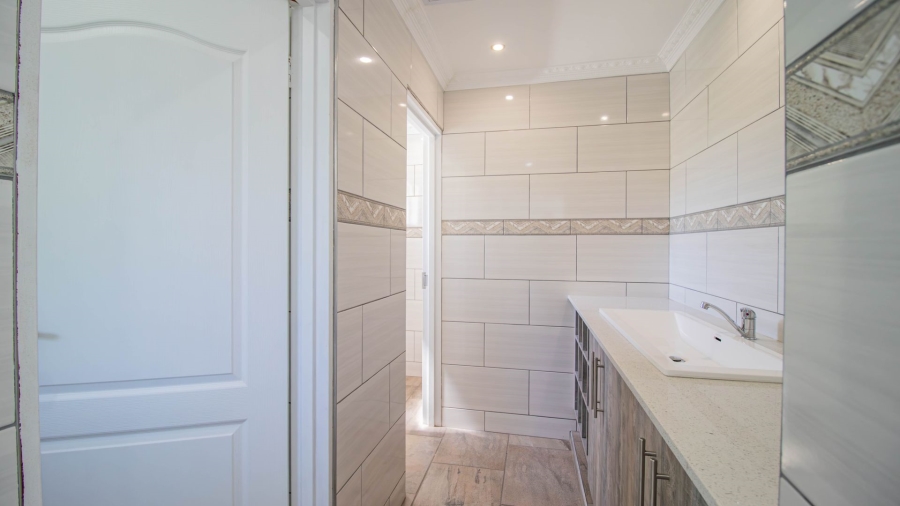5 Bedroom Property for Sale in Lambton Gauteng
