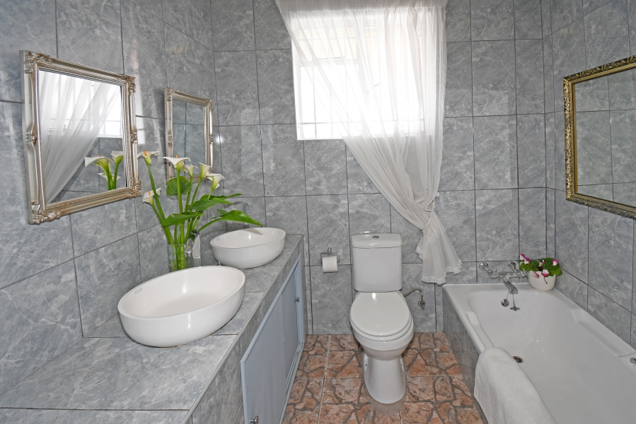5 Bedroom Property for Sale in Northcliff Gauteng