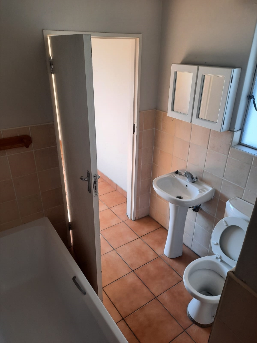 2 Bedroom Property for Sale in Crystal Park Gauteng