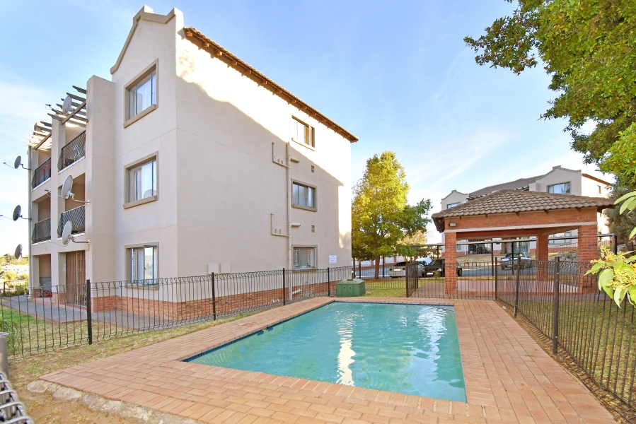 2 Bedroom Property for Sale in Bloubosrand Gauteng
