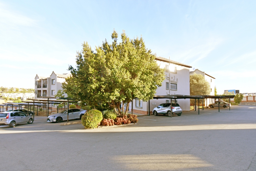 2 Bedroom Property for Sale in Bloubosrand Gauteng