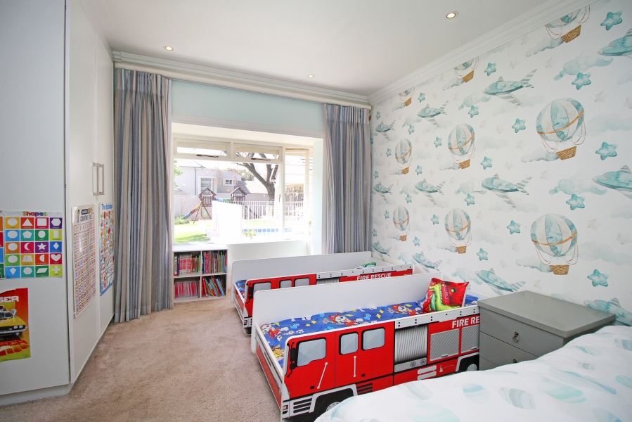 4 Bedroom Property for Sale in Hurlingham Gauteng