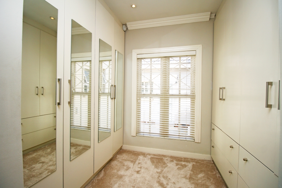 4 Bedroom Property for Sale in Hurlingham Gauteng