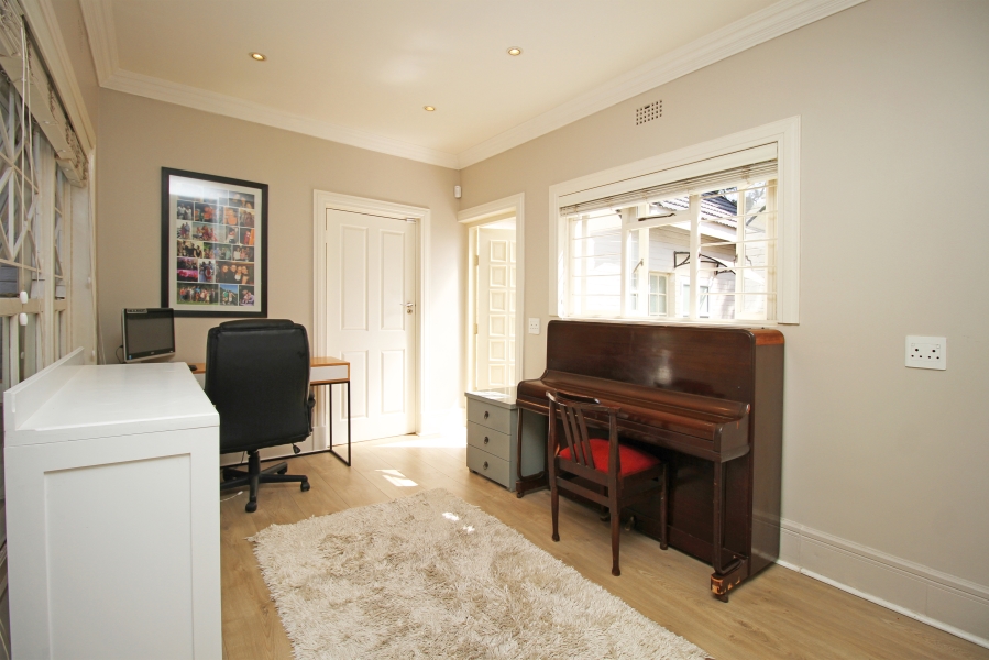 4 Bedroom Property for Sale in Hurlingham Gauteng