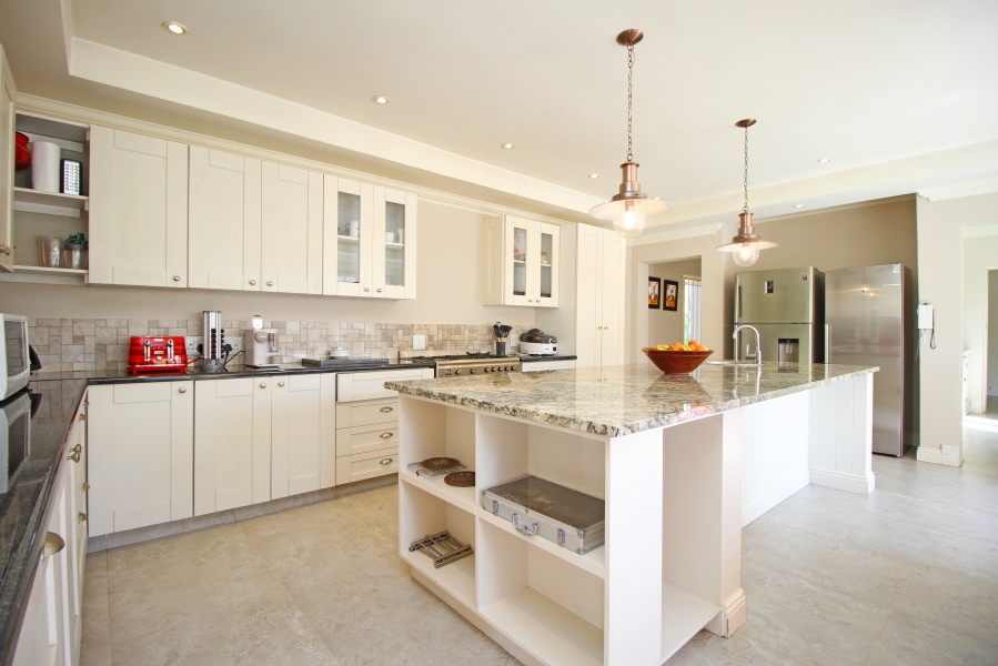 4 Bedroom Property for Sale in Hurlingham Gauteng