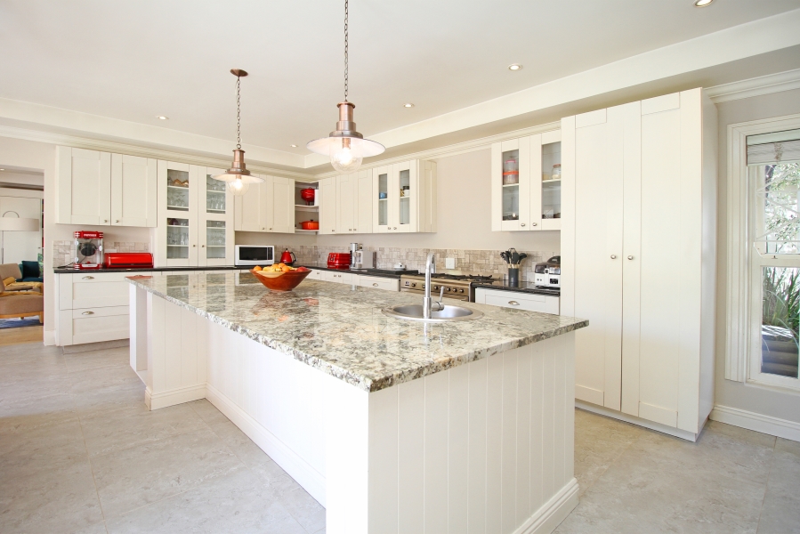 4 Bedroom Property for Sale in Hurlingham Gauteng