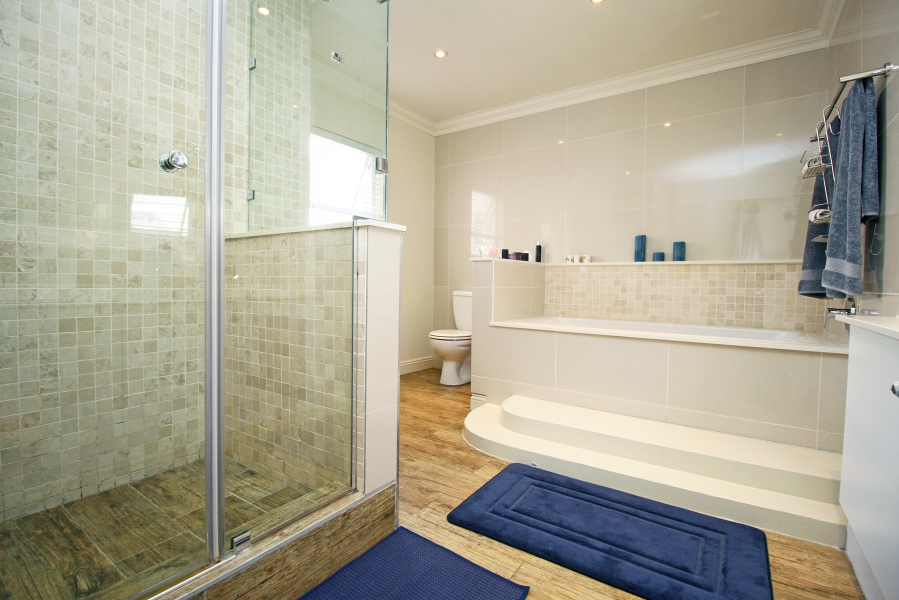 4 Bedroom Property for Sale in Hurlingham Gauteng