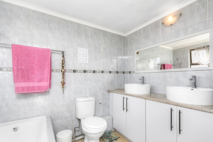 3 Bedroom Property for Sale in Lonehill Gauteng