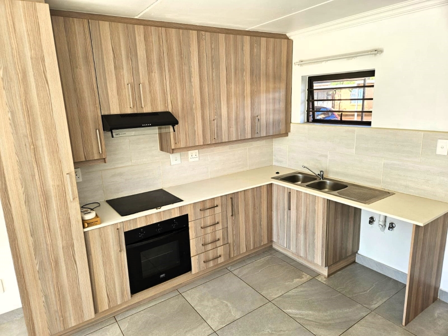 To Let 2 Bedroom Property for Rent in Olympus AH Gauteng