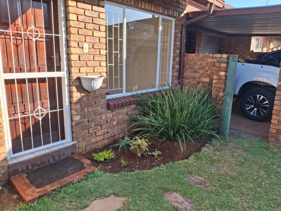 To Let 2 Bedroom Property for Rent in Birchleigh Gauteng