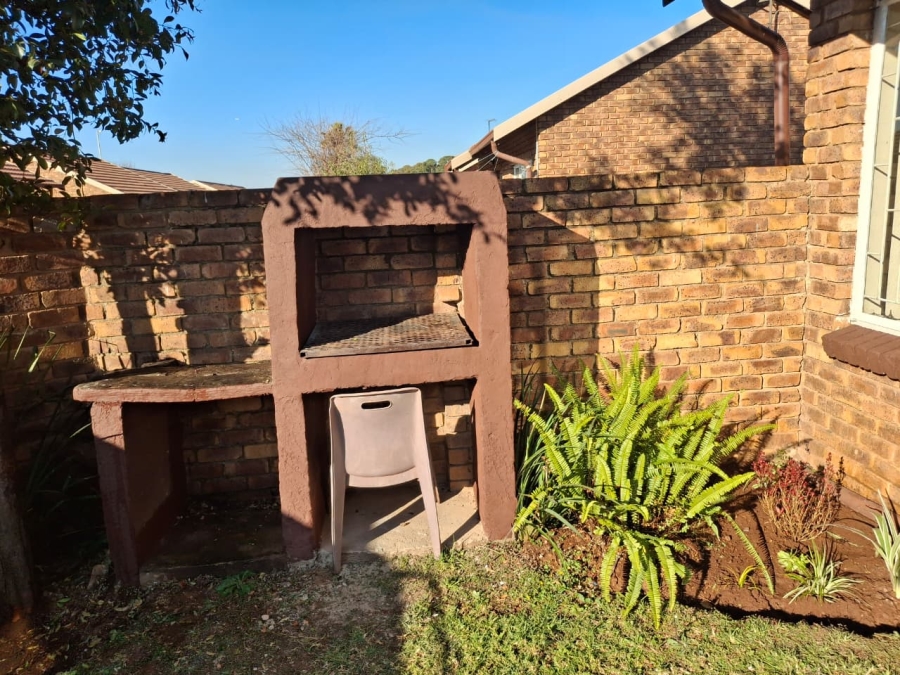 To Let 2 Bedroom Property for Rent in Birchleigh Gauteng
