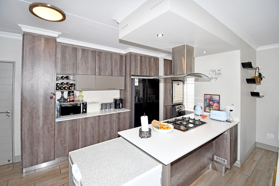 3 Bedroom Property for Sale in Broadacres Gauteng
