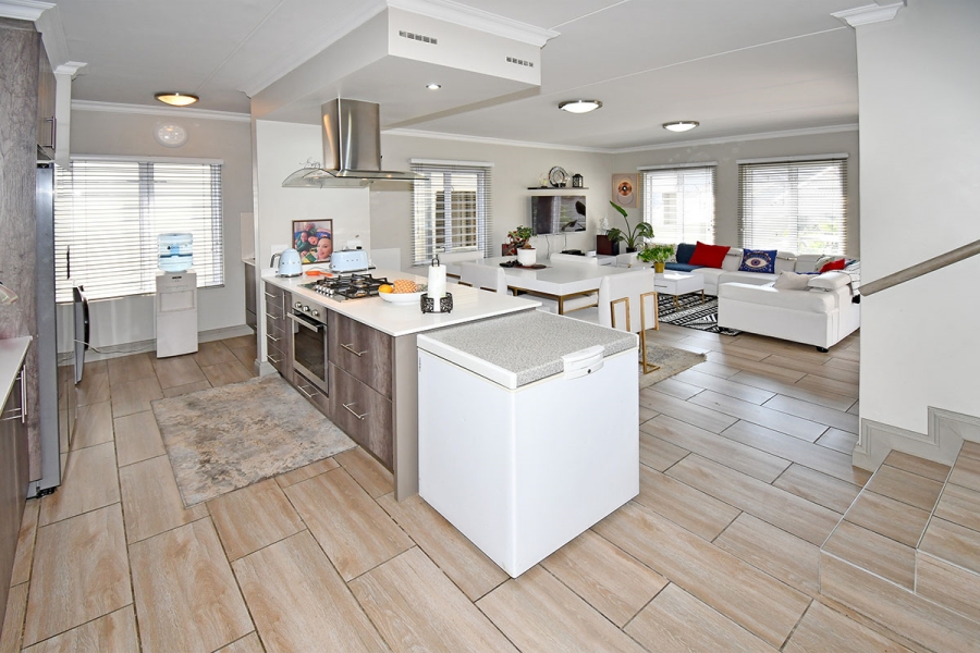 3 Bedroom Property for Sale in Broadacres Gauteng