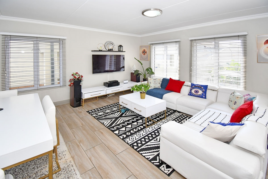 3 Bedroom Property for Sale in Broadacres Gauteng