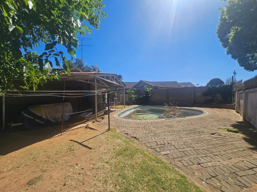 4 Bedroom Property for Sale in Greenhills Gauteng