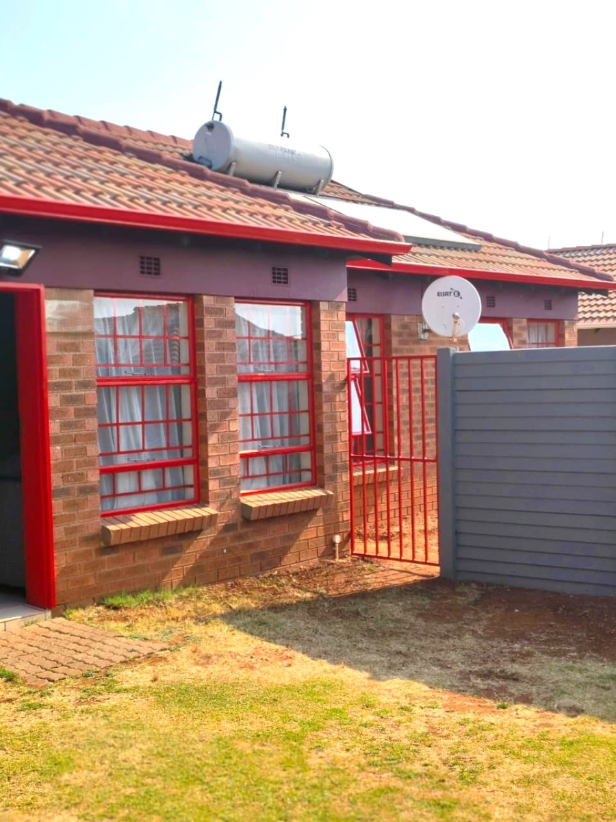 3 Bedroom Property for Sale in Clayville Gauteng