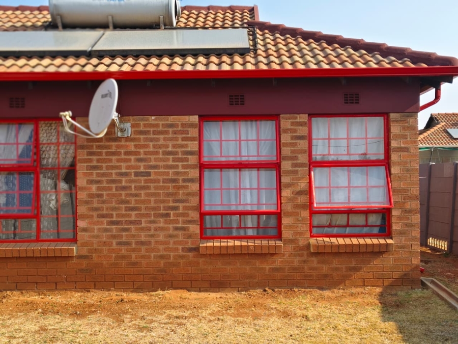 3 Bedroom Property for Sale in Clayville Gauteng