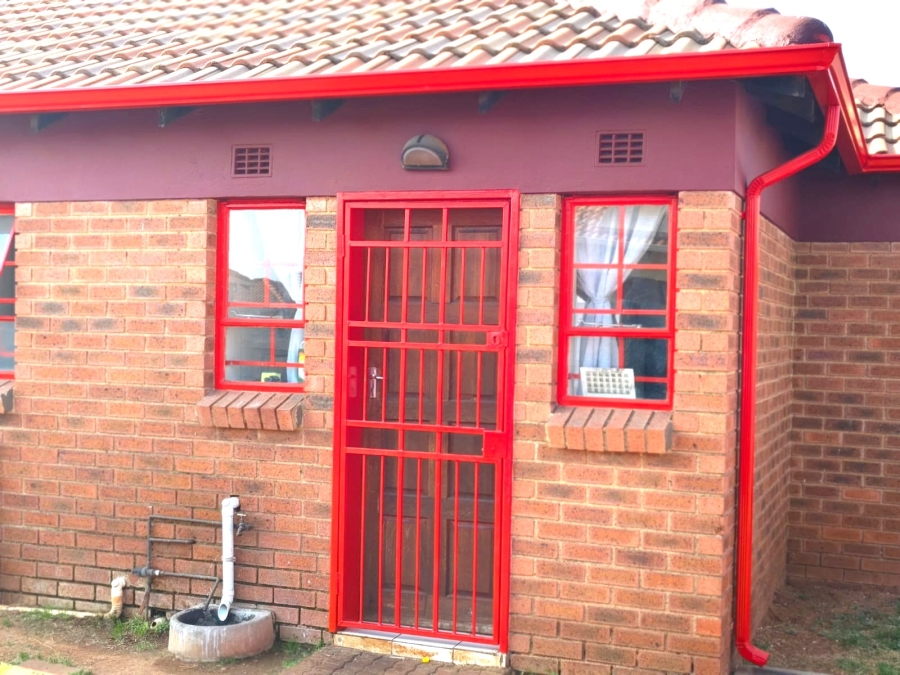 3 Bedroom Property for Sale in Clayville Gauteng