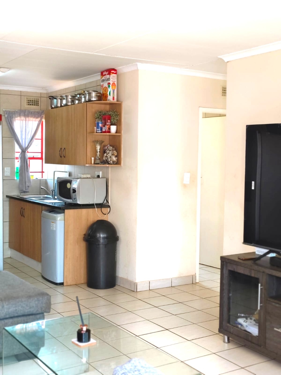 3 Bedroom Property for Sale in Clayville Gauteng