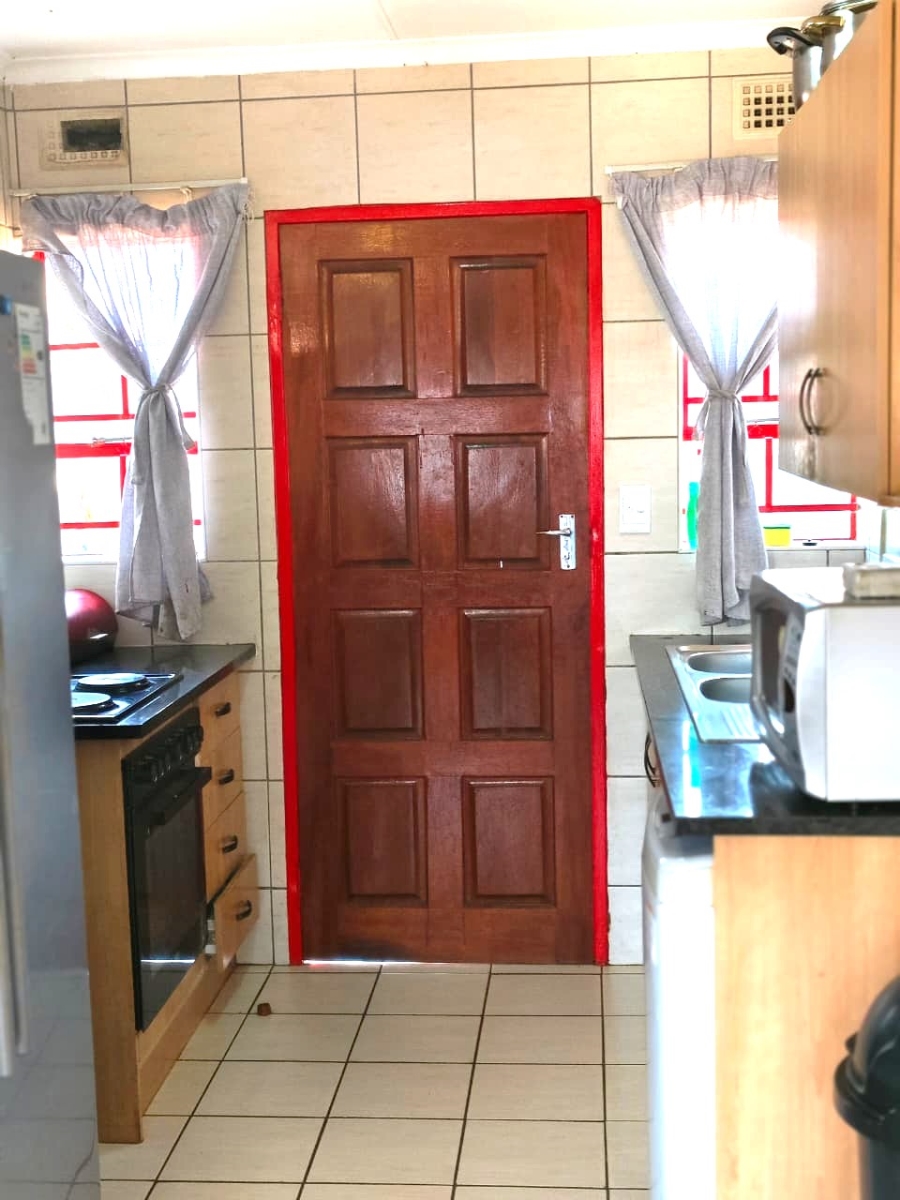 3 Bedroom Property for Sale in Clayville Gauteng