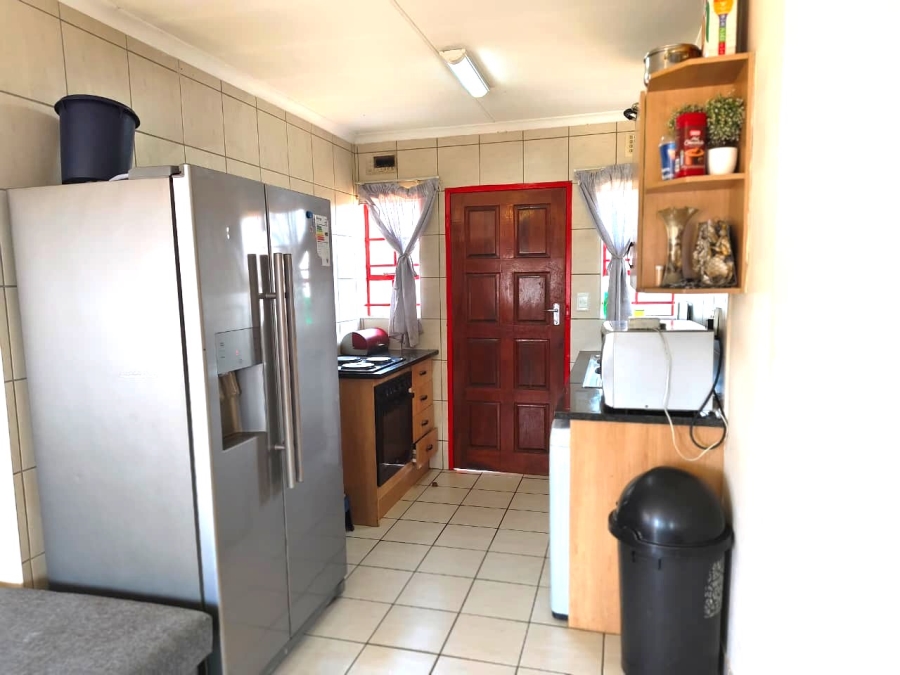 3 Bedroom Property for Sale in Clayville Gauteng